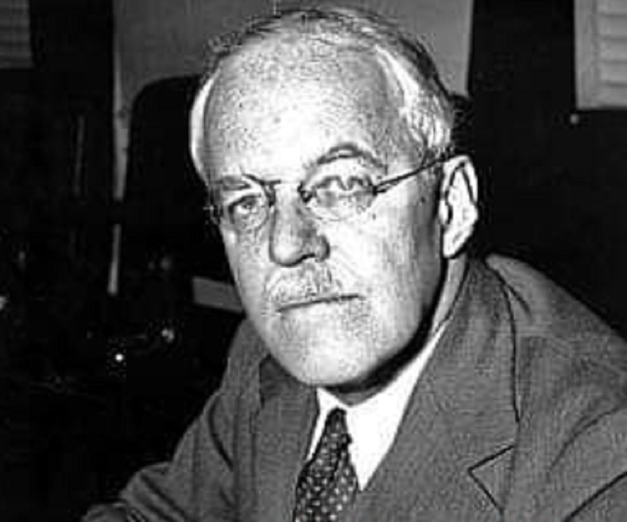 Allen Dulles Biography - Childhood, Life Achievements & Timeline