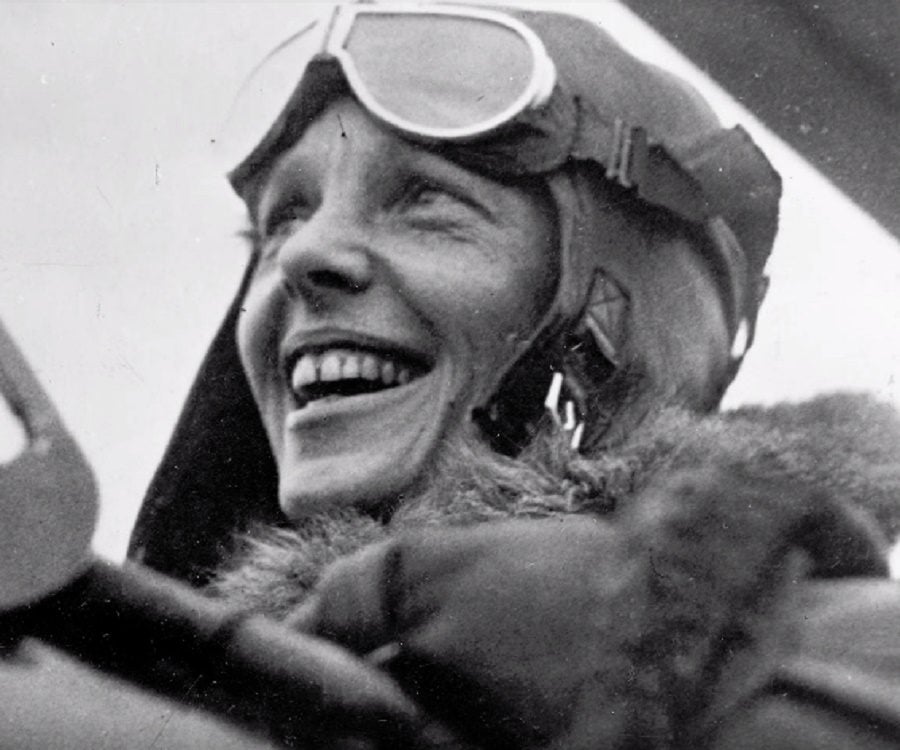 What are some interesting Amelia Earhart facts for kids?
