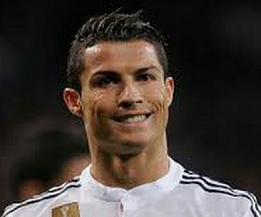 Cristiano Ronaldo Biography - Childhood, Life Achievements ...