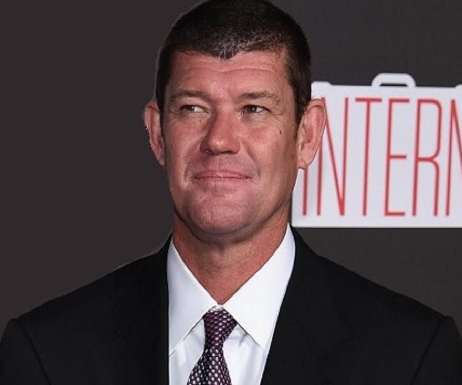 The 56-year old son of father Kerry and mother Ros James Packer in 2024 photo. James Packer earned a  million dollar salary - leaving the net worth at 3500 million in 2024