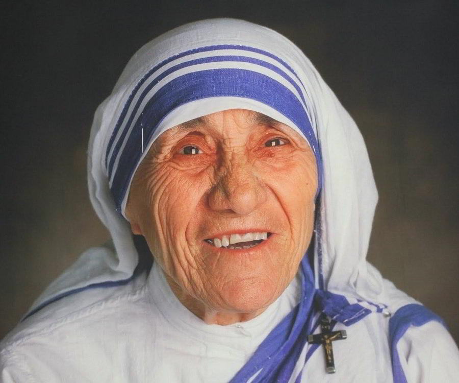 Mother Teresa Biography - Childhood, Life Achievements & Timeline