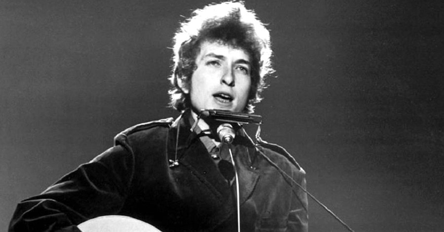 Bob Dylan Biography - Childhood, Life Achievements & Timeline