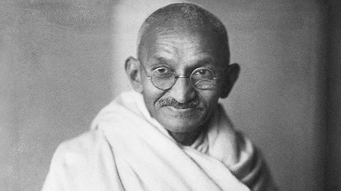 Mahatma Gandhi Biography - Childhood, Life Achievements & Timeline