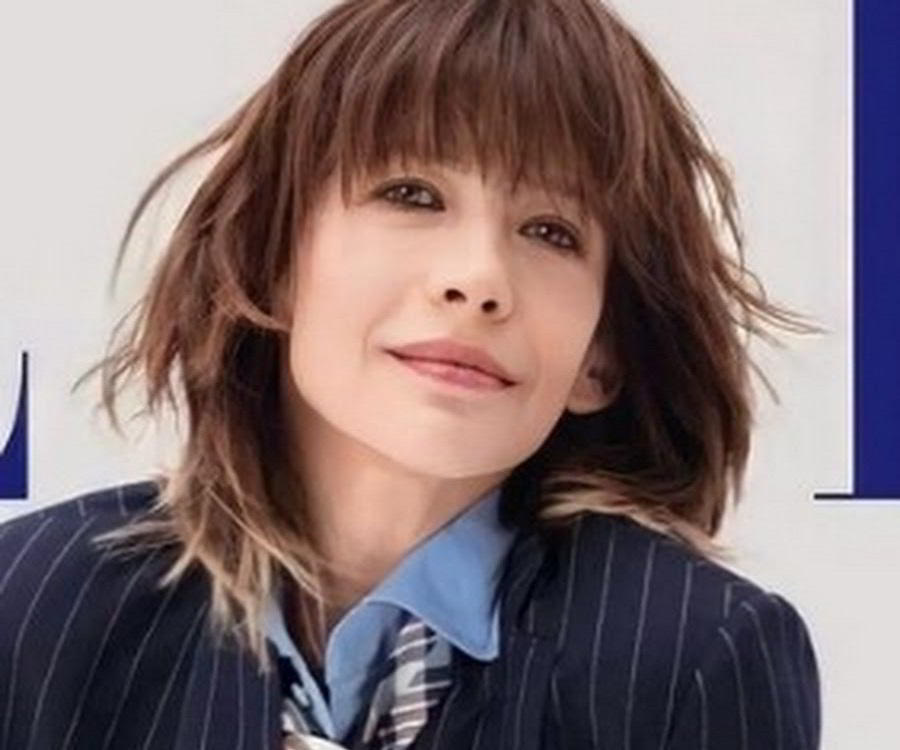 Sophie Marceau s 2024 Medel Brun hår & alternativ hårstil.

