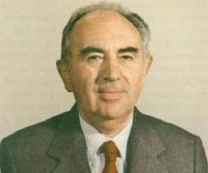 Adil Çarçani Adil Çarçani