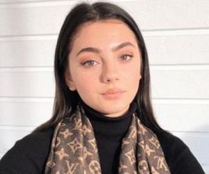 Alexandra Tsolakidis Alexandra Tsolakidis
