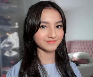 Alyssa Dezek Alyssa Dezek