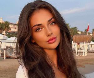 Andreea Bostanica Andreea Bostanica
