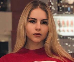 Angelīna Kučvaļska Angelīna Kučvaļska