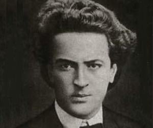 Angelos SikelianĂłs Angelos SikelianĂłs