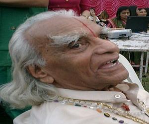 B. K. S. Iyengar B. K. S. Iyengar