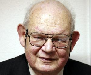 Benoit Mandelbrot