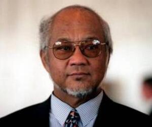 Bernard Dowiyogo Bernard Dowiyogo