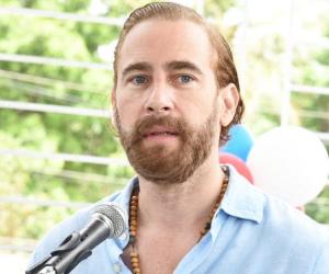 Carlos de la Mota Carlos de la Mota