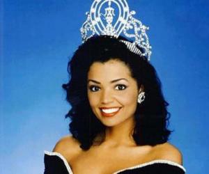 Chelsi Smith Chelsi Smith