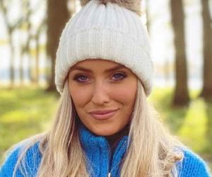 Chloe Agnew Chloe Agnew