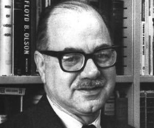 Daniel Bell Daniel Bell
