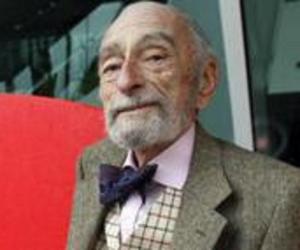 David Kelly David Kelly