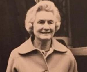 Elizabeth Harman Pakenham, Countess of Longford Elizabeth Harman Pakenham, Countess of Longford