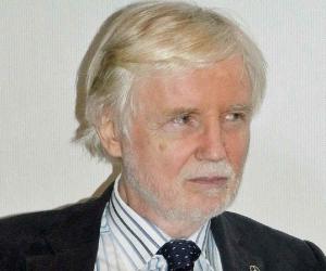 Erkki Tuomioja Erkki Tuomioja