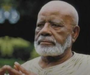 Es'kia Mphahlele Es'kia Mphahlele
