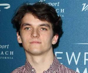 Fionn Whitehead Fionn Whitehead