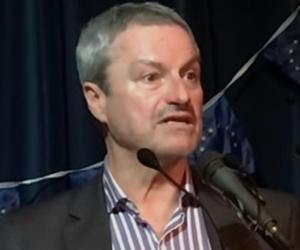 Gavin Esler Gavin Esler