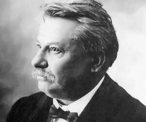 Giovanni Pascoli Giovanni Pascoli