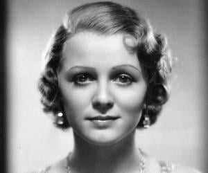 Gloria Stuart Gloria Stuart