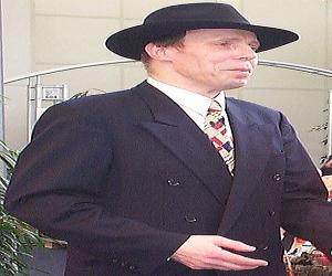 Gunther von Hagens Gunther von Hagens