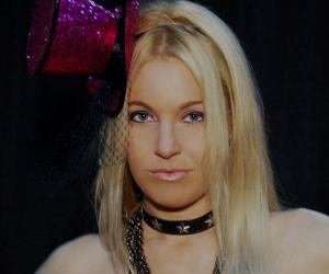 Hollie Stevens Hollie Stevens