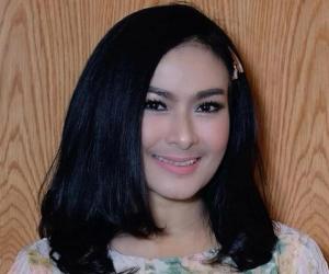 Iis Dahlia Iis Dahlia