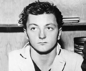 James Mitchum James Mitchum
