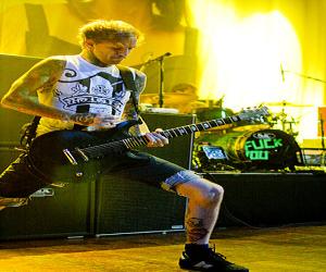 Jona Weinhofen Jona Weinhofen