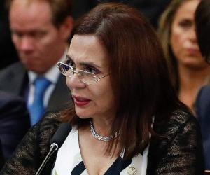 Karen Longaric Karen Longaric