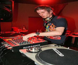 Kavinsky Kavinsky
