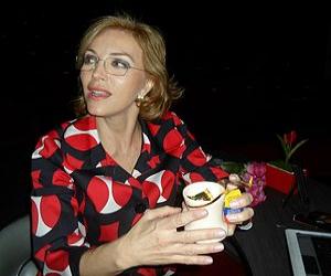 Laura Flores Laura Flores
