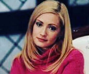 Lisette Morelos Lisette Morelos