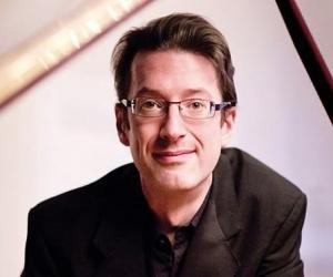 Llŷr Williams Llŷr Williams