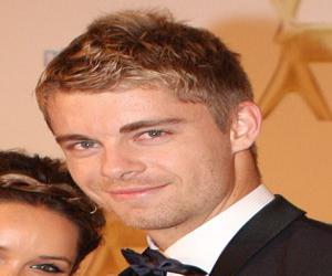 Luke Mitchell Luke Mitchell