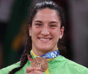 Mayra Aguiar Mayra Aguiar
