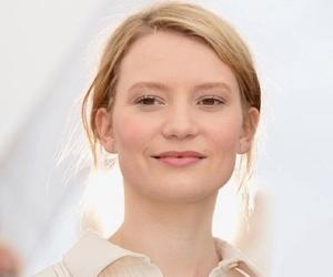 Mia Wasikowska