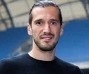 Nikola Vujadinović Nikola Vujadinović