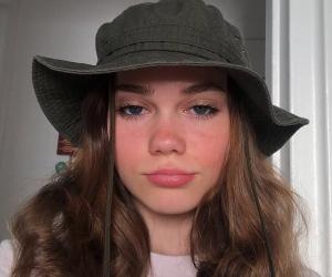 Oona Laurence Oona Laurence