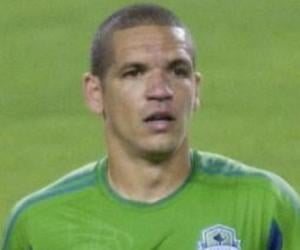 Osvaldo Alonso Osvaldo Alonso