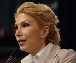 Raluca Turcan Raluca Turcan