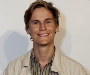 Rhys Wakefield Rhys Wakefield