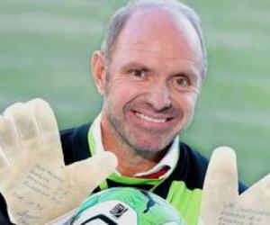 Thomas Ravelli Thomas Ravelli