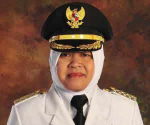 Tri Rismaharini Tri Rismaharini