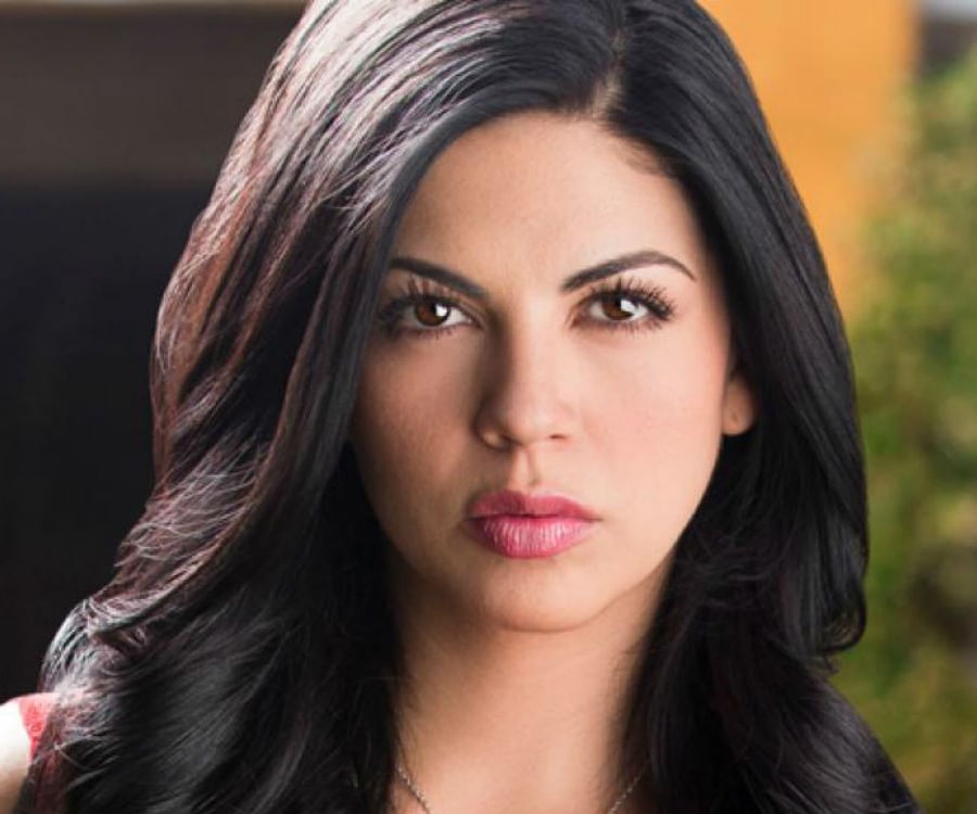 Africa Zavala Biography Facts, Childhood, Family & Achievements of